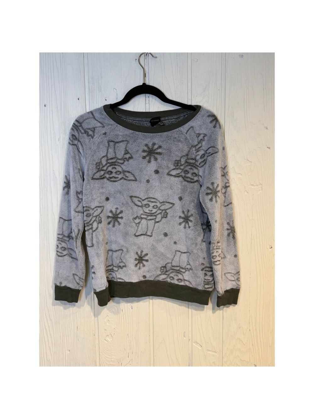 Star Wars Gray Green Crew Neck Sweater Size M